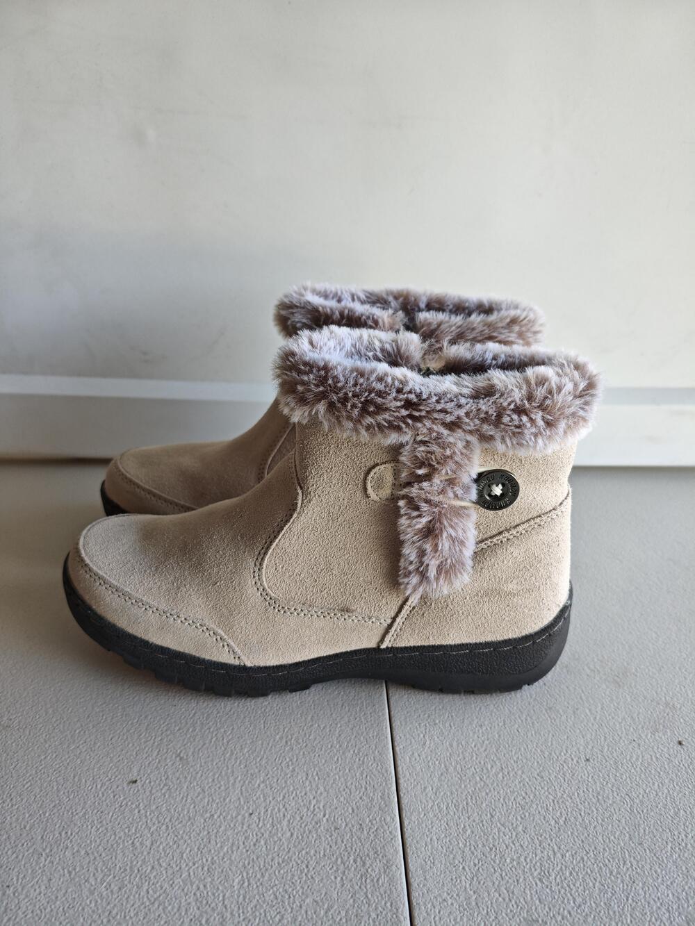 Khombu Iris Boots Womens Size 7 Beige Leather Faux Fur Ankle Zip Snow Winter